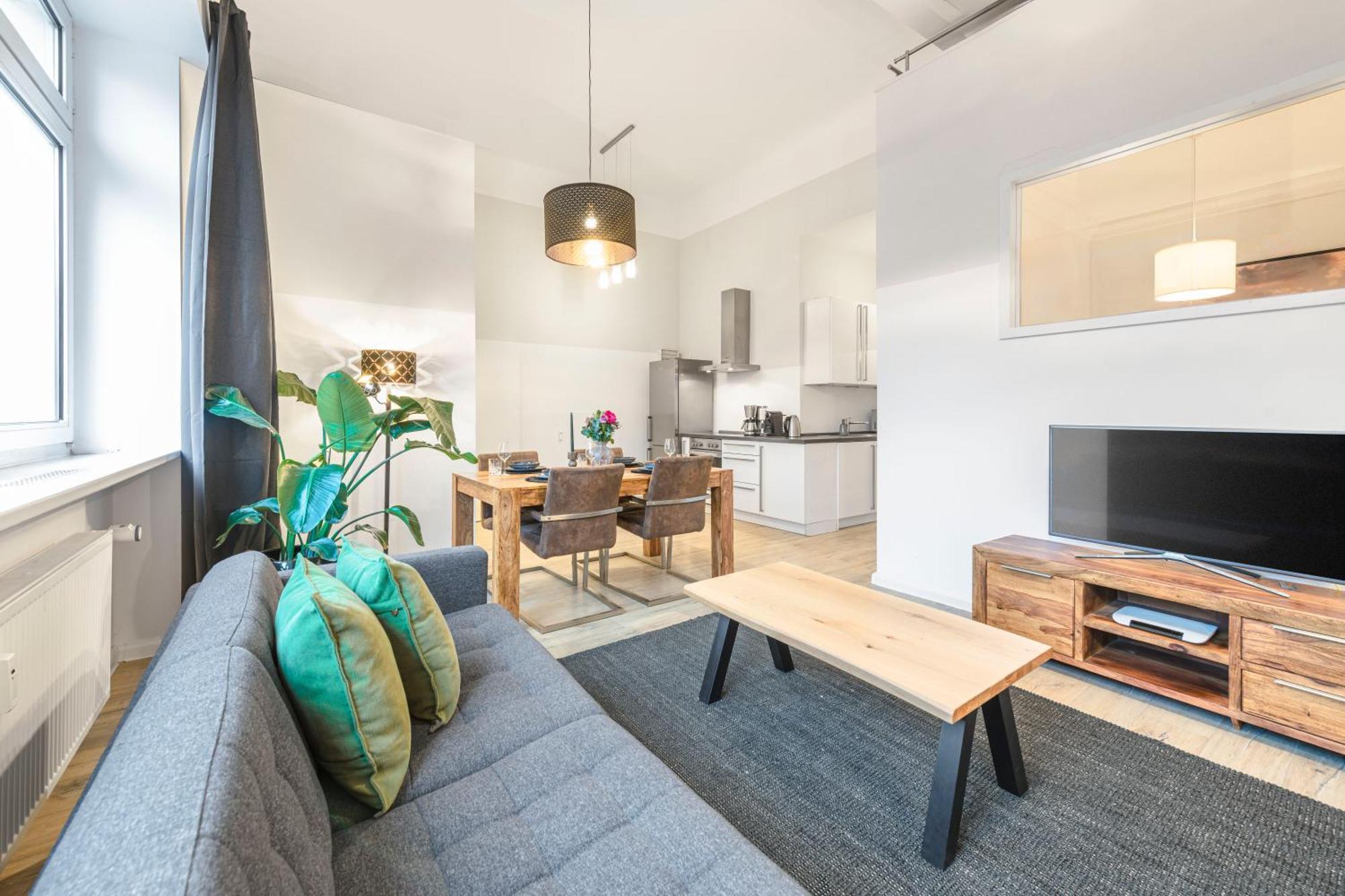 The Goethe Group Loft, 2 Bedroom 2 Bath Rooms, One Living Room, Family Friendly, 2-5 Guests — Photos 2