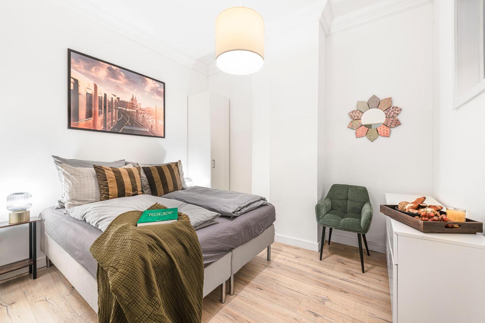 The Goethe Group Loft, 2 Bedroom 2 Bath Rooms, One Living Room, Family Friendly, 2-5 Guests — Photos 1